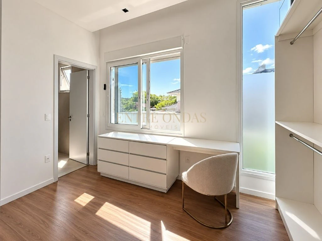 Собственный бассейн и 5 спален: дом 278 м² — photo 5
