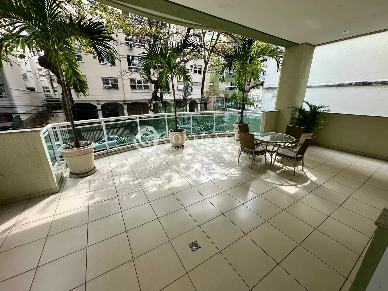 2-bedroom apartment with 2 bathrooms and a balcony — photo 31