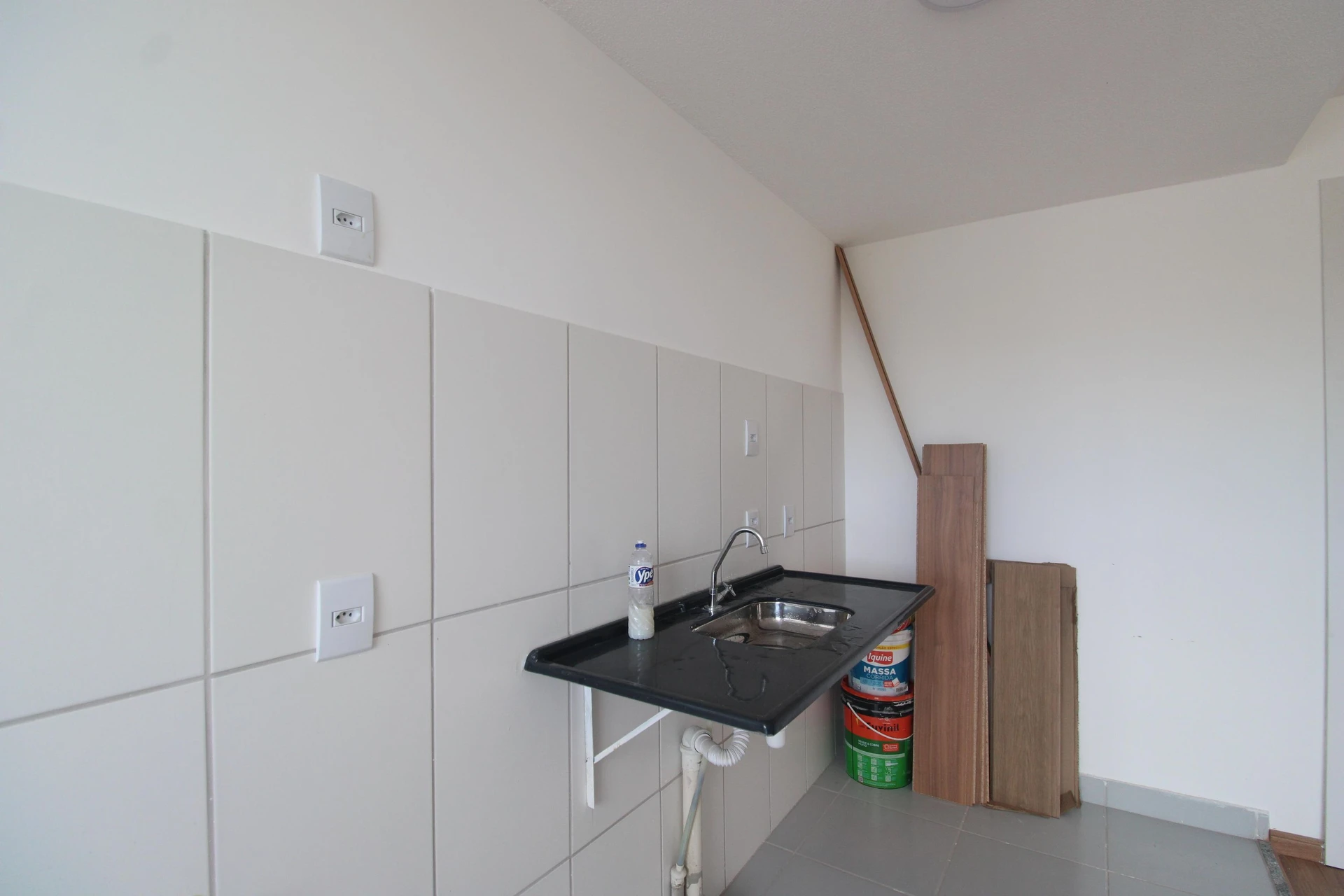 Unfurnished 2-bedroom apartment with balcony and private garden — photo 16