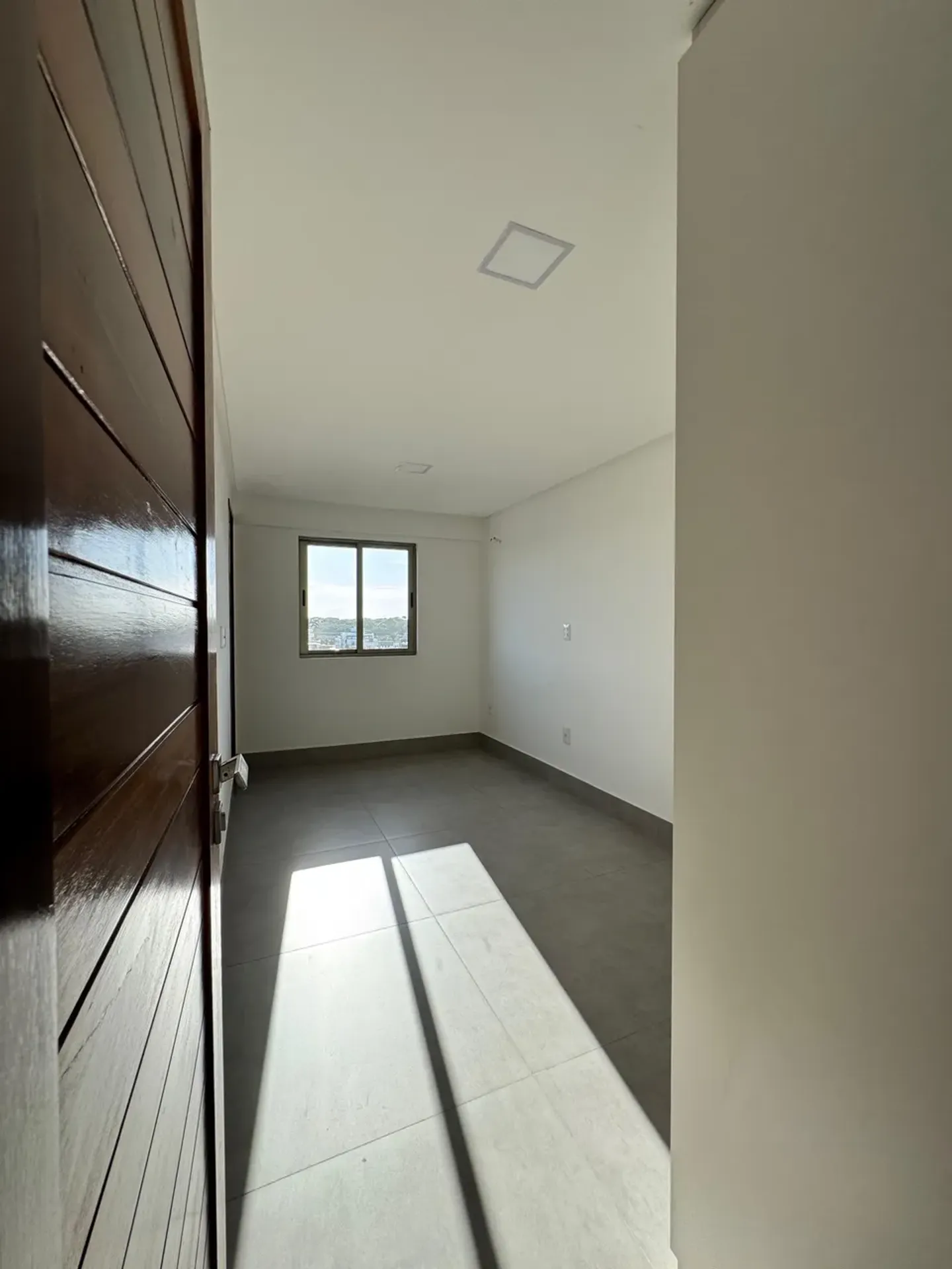 Квартира 145 м² з 4 спальнями-сюїтами та паркуванням — photo 33
