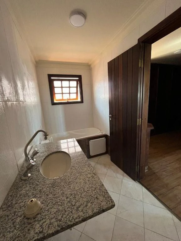House with 3 en-suite bedrooms and a balcony, 450 m² — photo 24