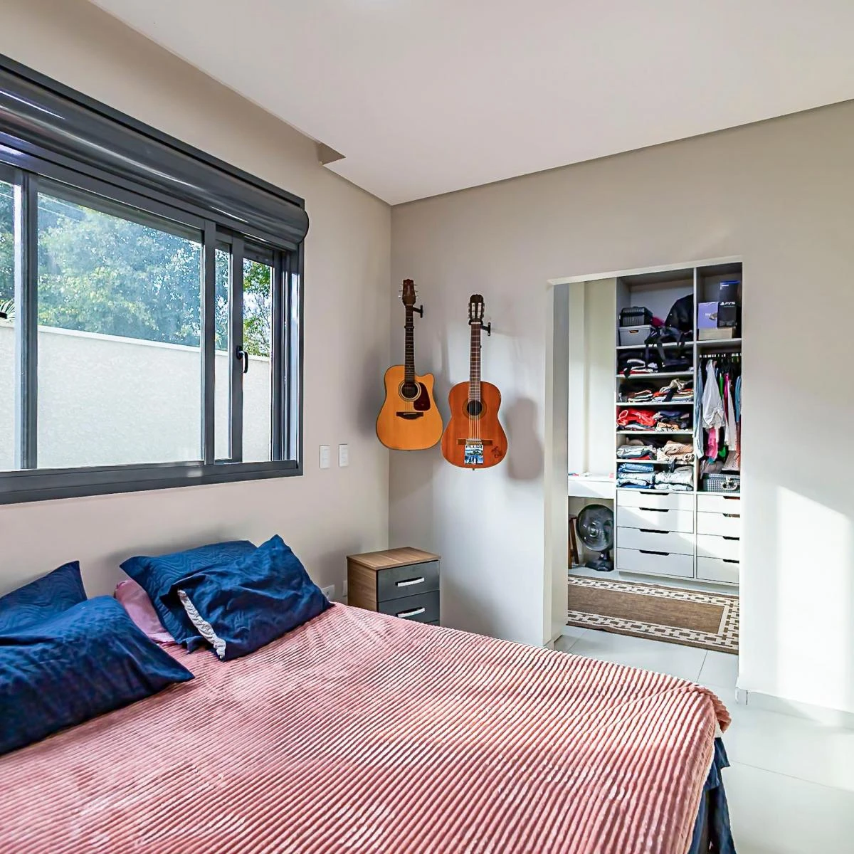 3-bedroom apartment with a grill on the balcony in Curitiba — photo 13