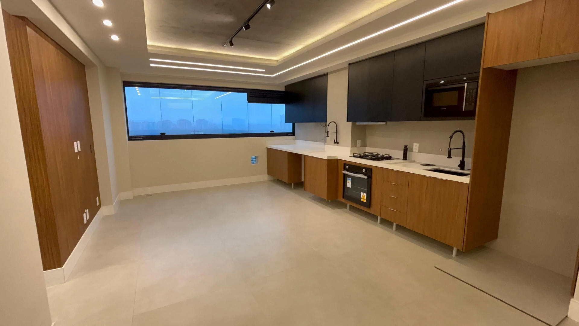 3-bedroom apartment with open-plan kitchen — photo 6