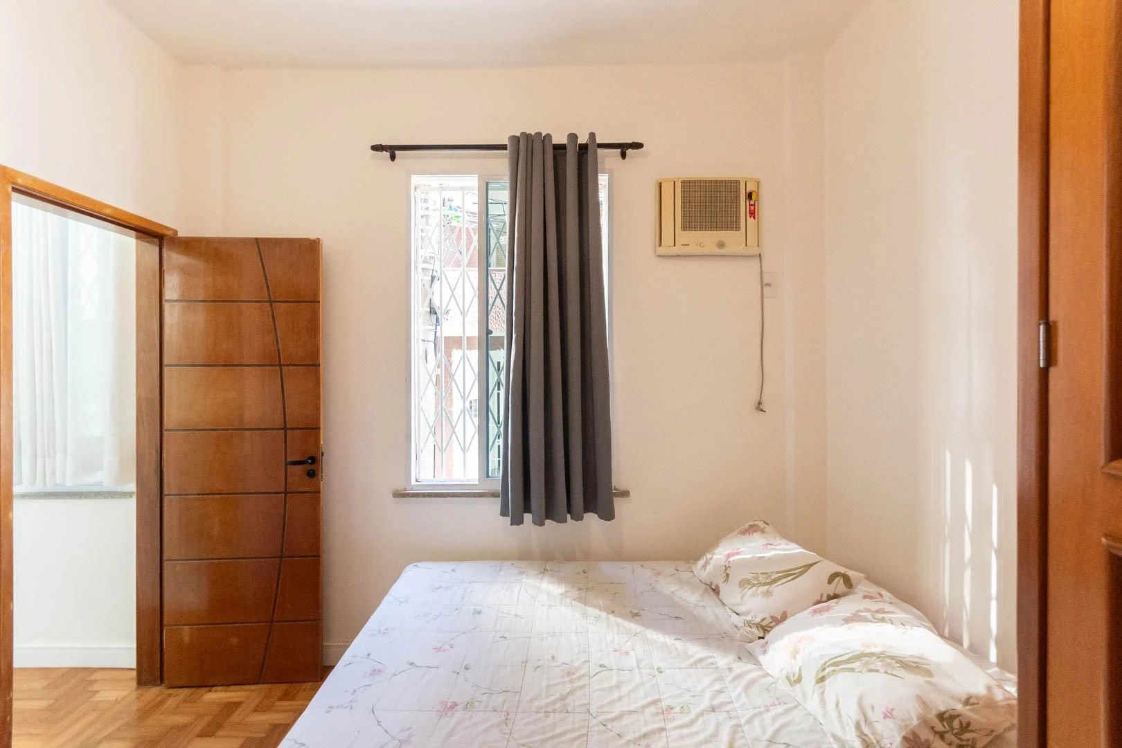 One-bedroom apartment with a washing machine — photo 12