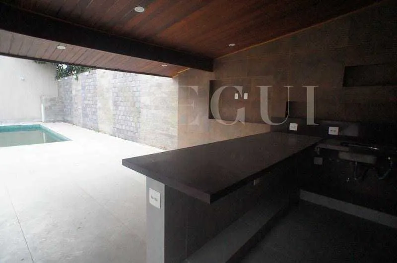 Casa de 4 quartos com banheira