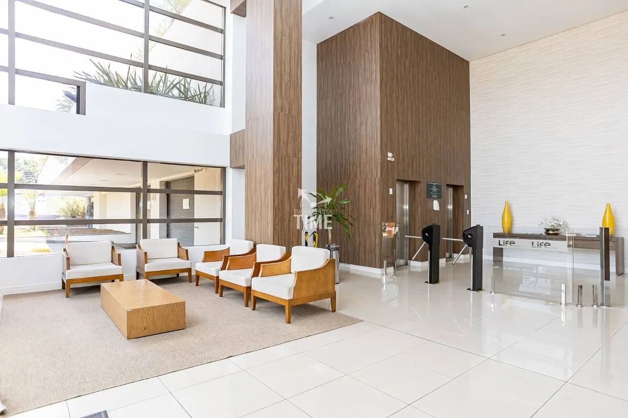 Wood or laminate floors in a 3-bedroom apartment, 78 m² — photo 52