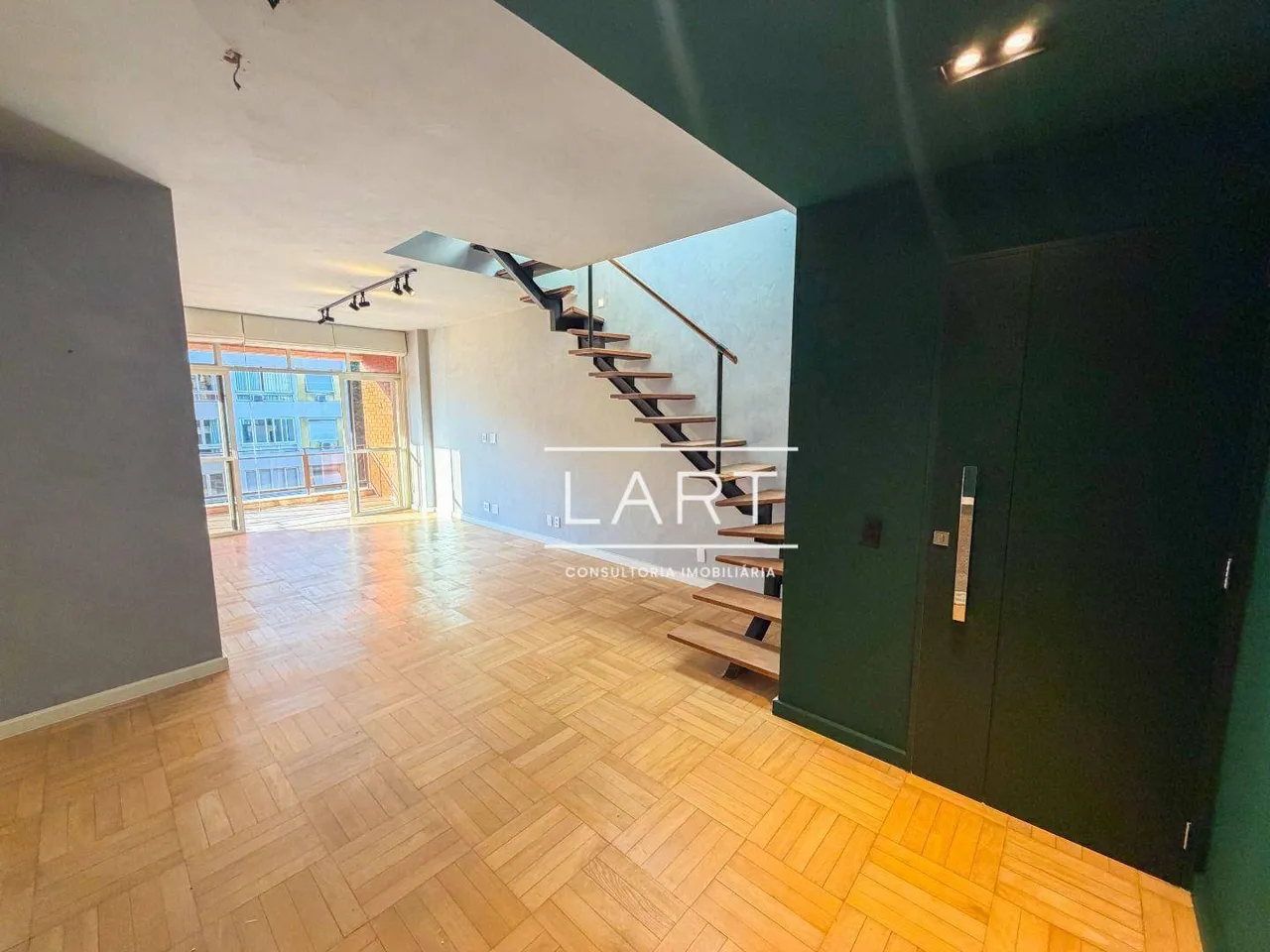Duplex-style apartment with 2 bedrooms and balcony grill — photo 4