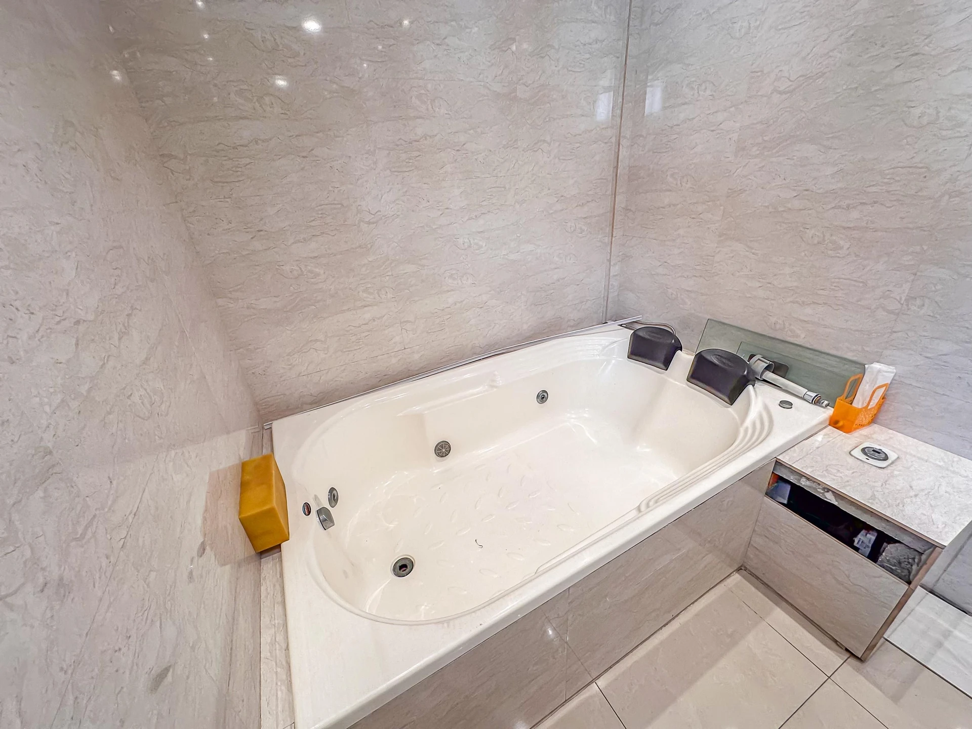 Furnished house with 3 bedrooms and a washing machine — photo 32