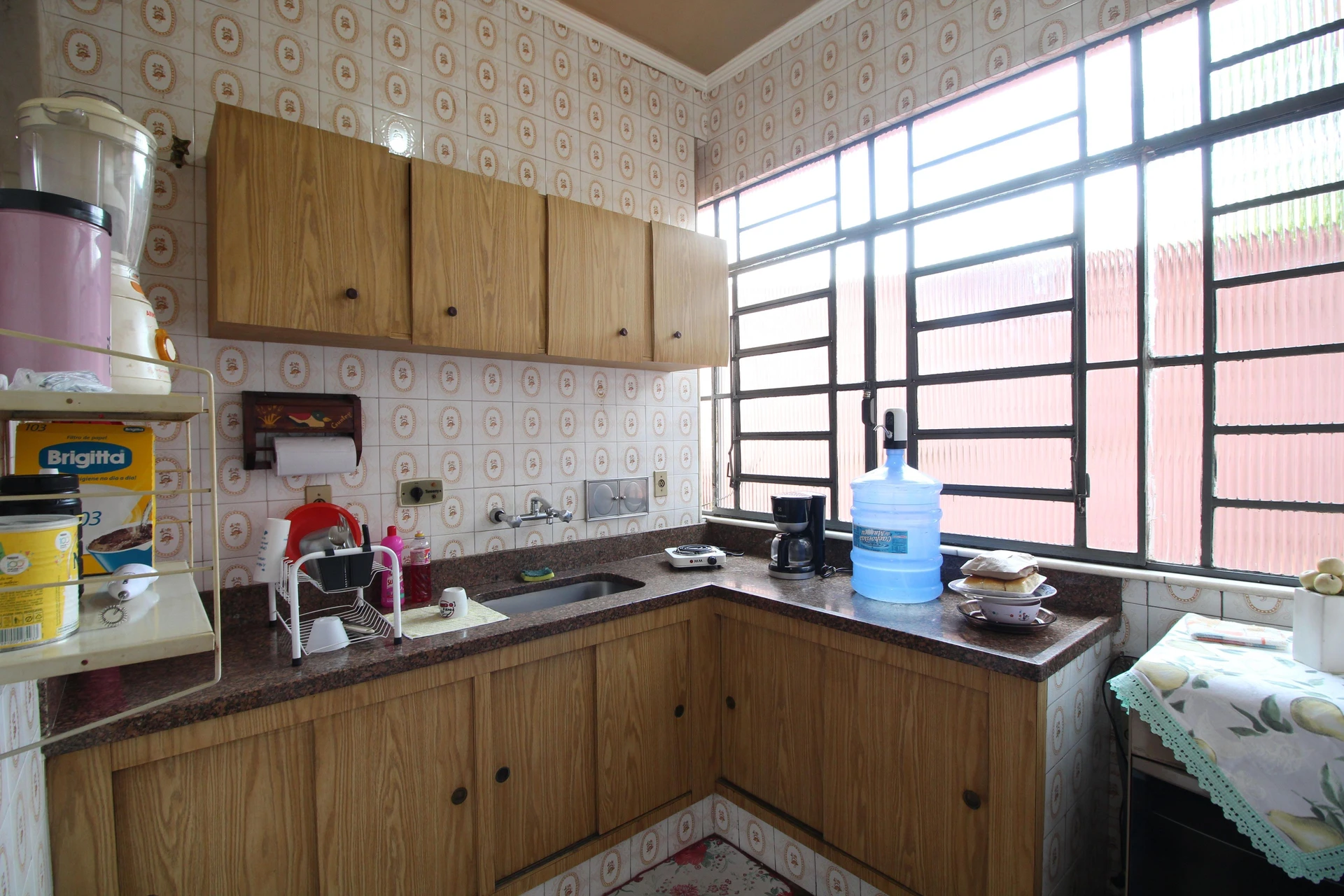 Furnished 3-bedroom house with a private garden — photo 2