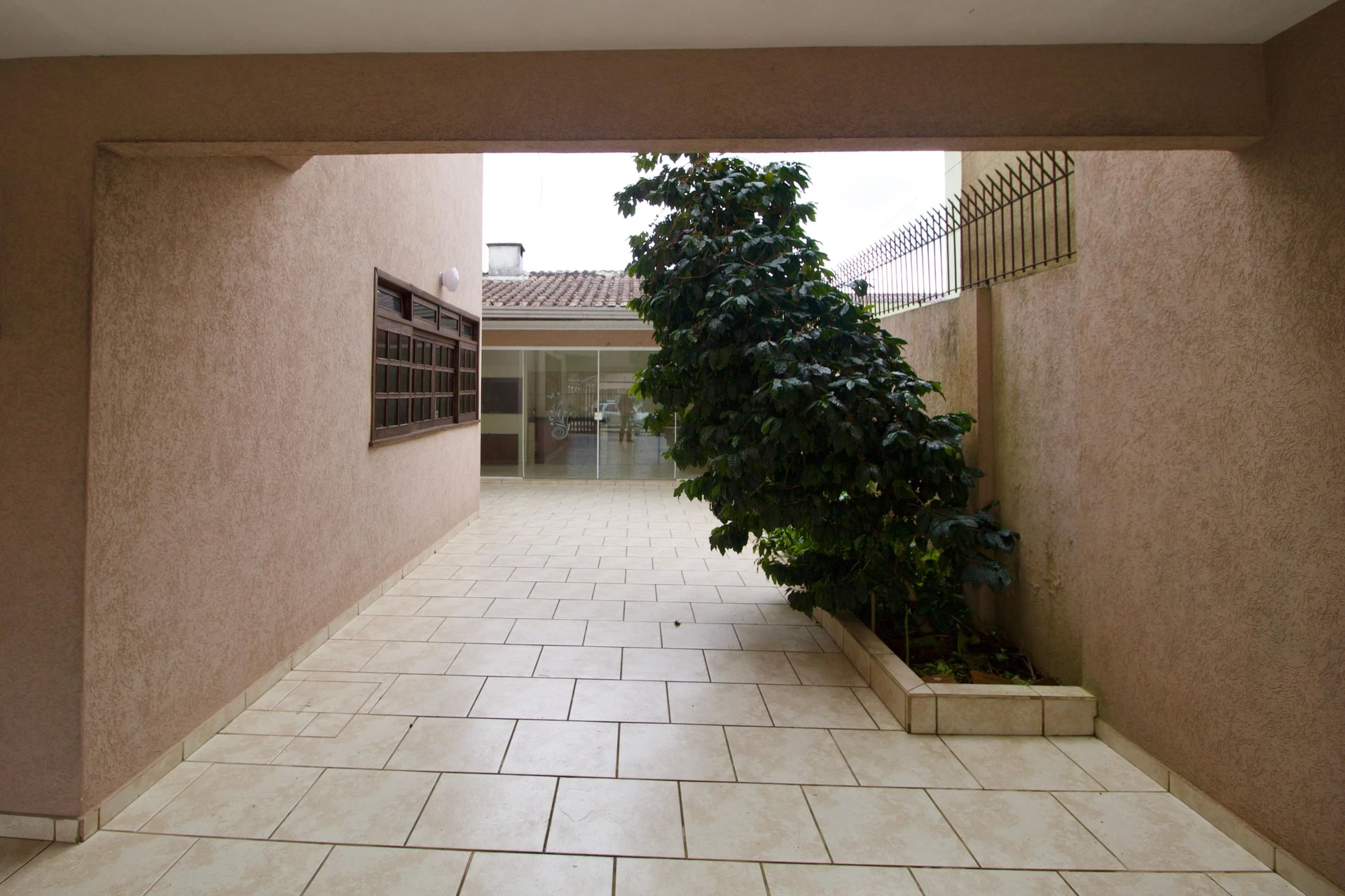 4-bedroom house with a garden in Curitiba — photo 11