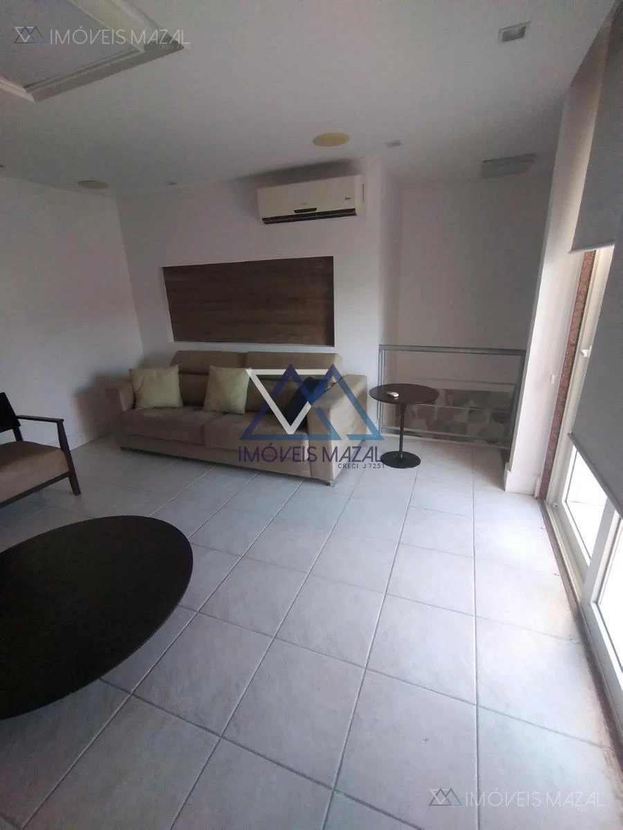 Glass-enclosed balcony in a one-bedroom apartment, 102 m² — photo 15