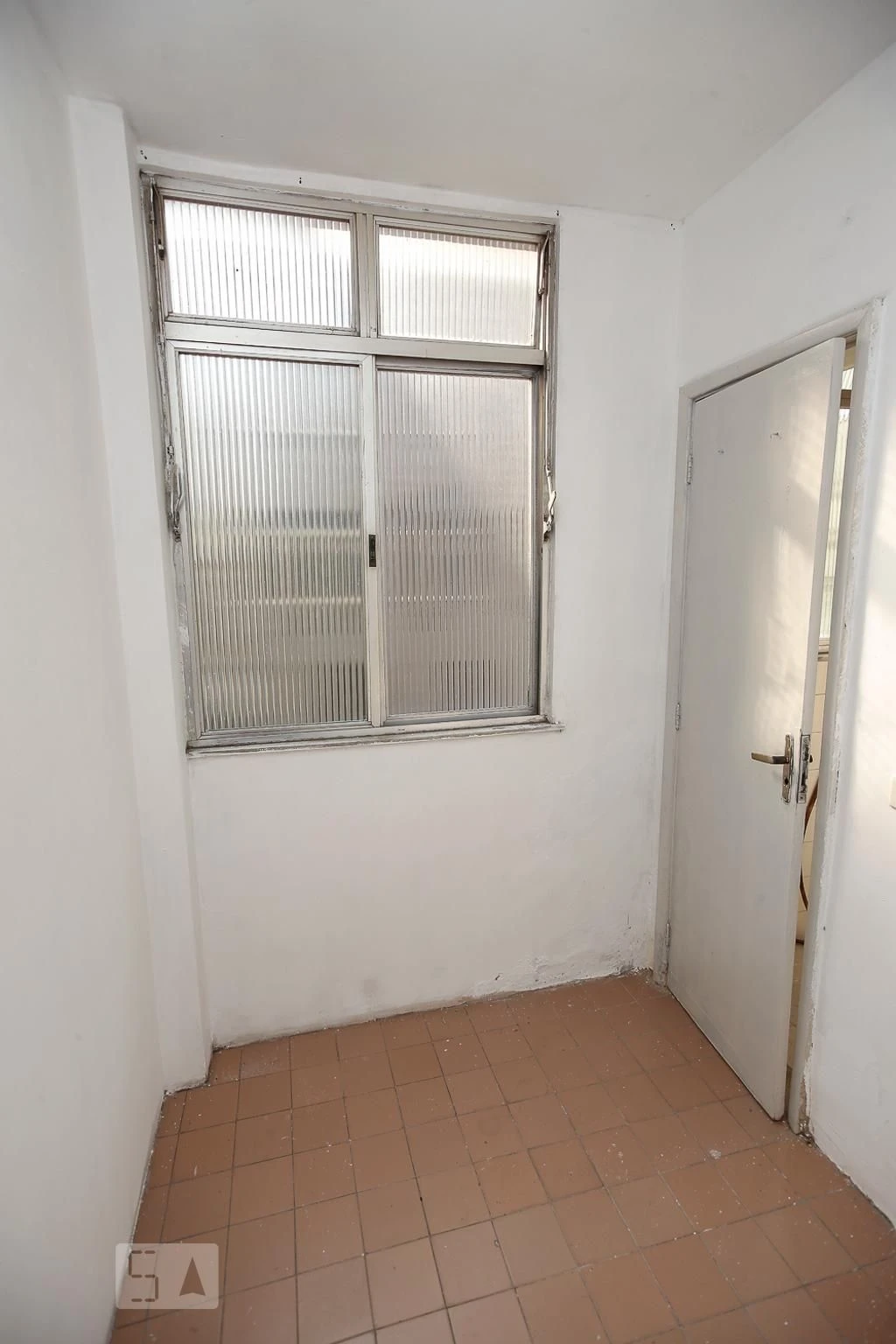 Wood or laminate floors in a 3-bedroom apartment, 88 m² — photo 23