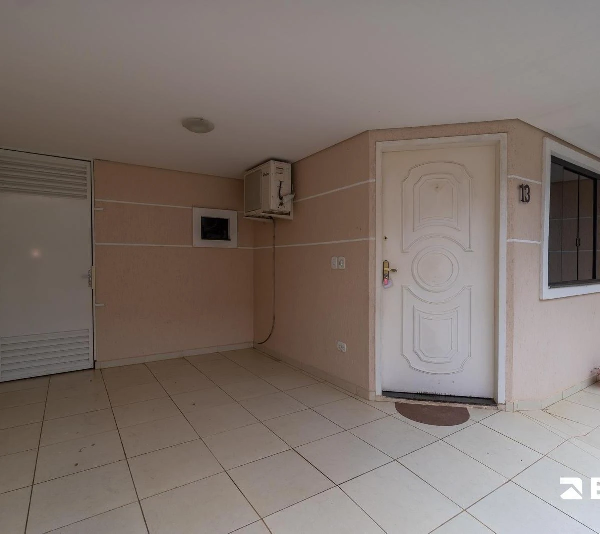 Balcony with a grill in a 3-bedroom house, 118 m² — photo 46
