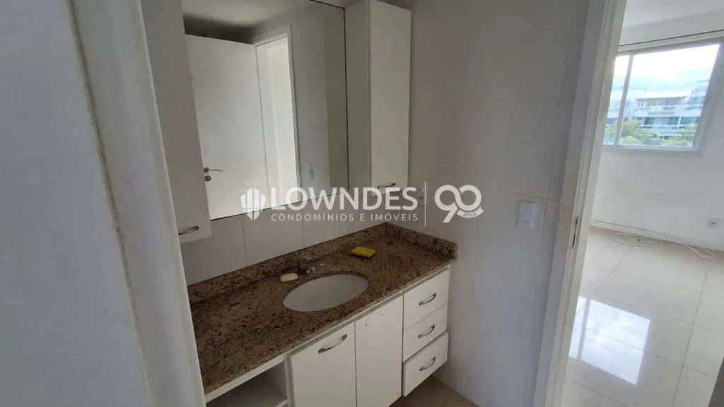 179 m² apartment with 4 en-suite bedrooms and a terrace — photo 16