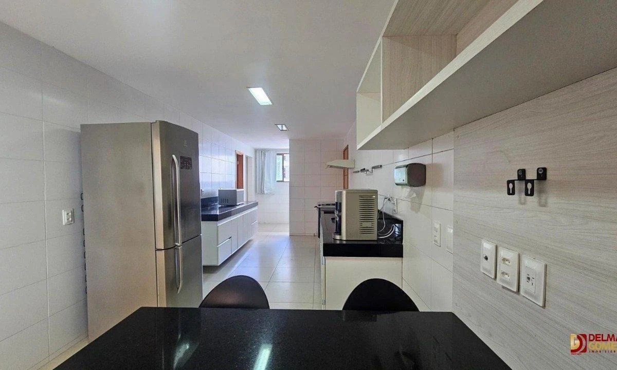 Apartamento de 212 m² com banheira e varanda envidraçada — photo 19