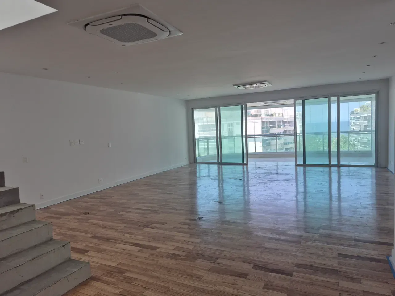 Furnished apartment with 5 bedrooms and shared pool area — photo 4