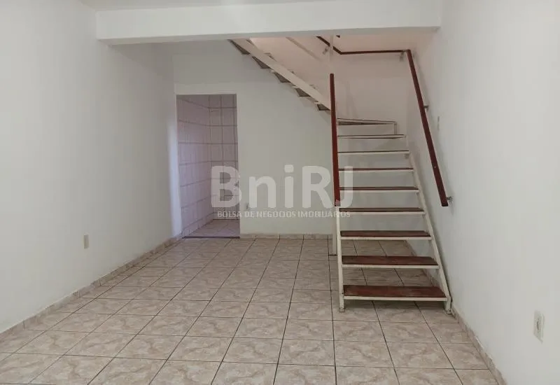 Unfurnished 1-bedroom apartment with glass shower enclosure — photo 11