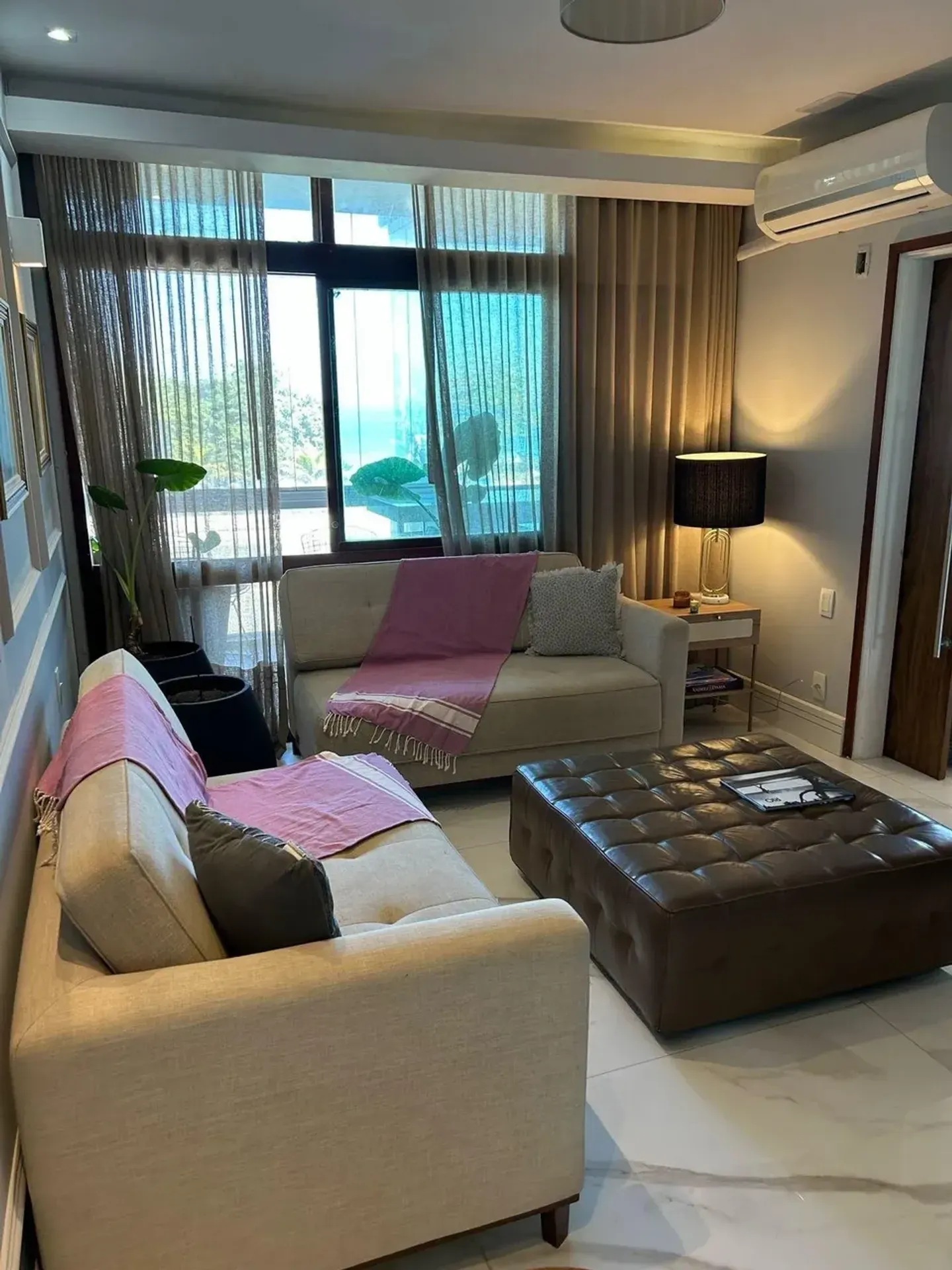 Furnished 250 m² apartment with 4 bedrooms and 5 bathrooms — photo 20