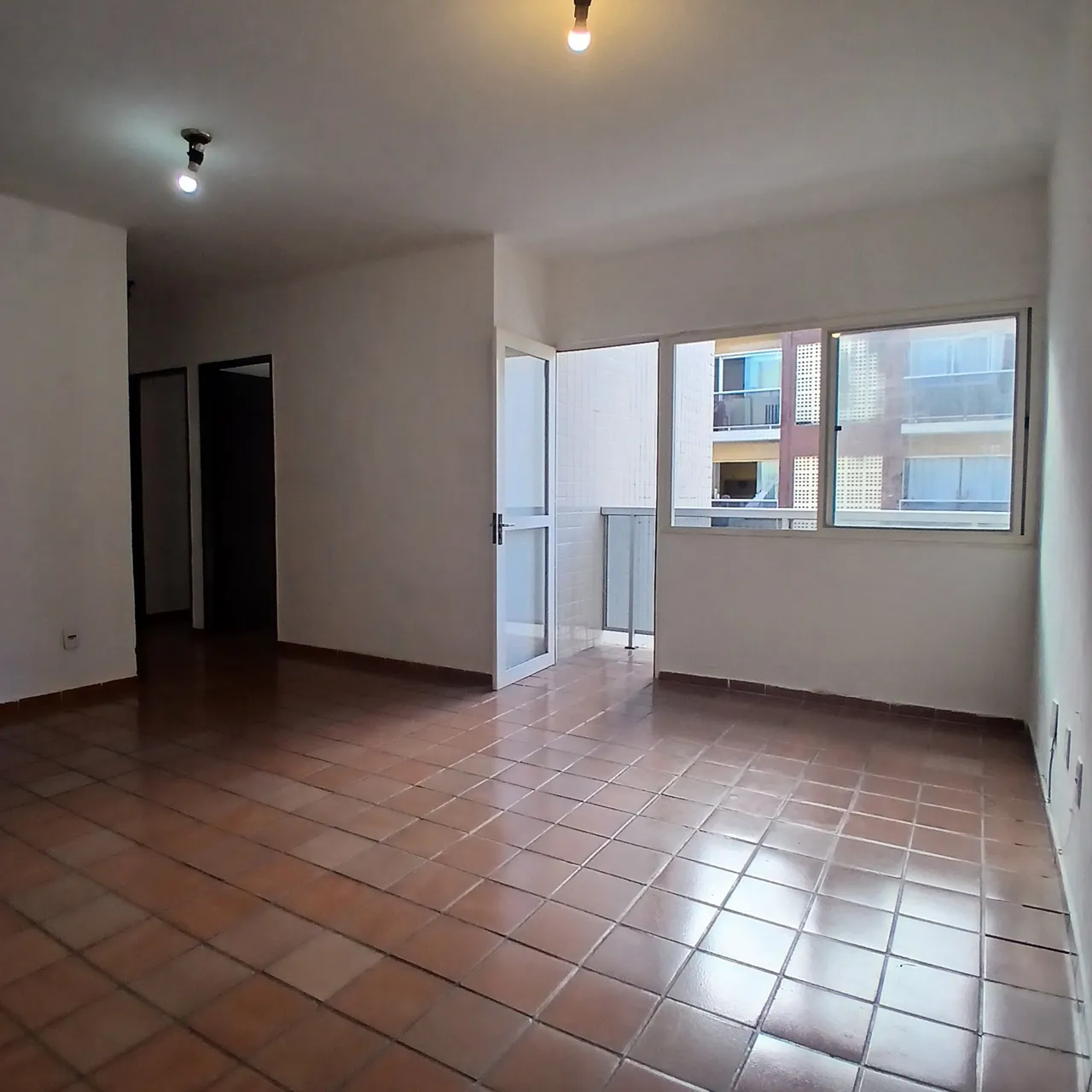 Unfurnished 3-bedroom apartment with a balcony — photo 6