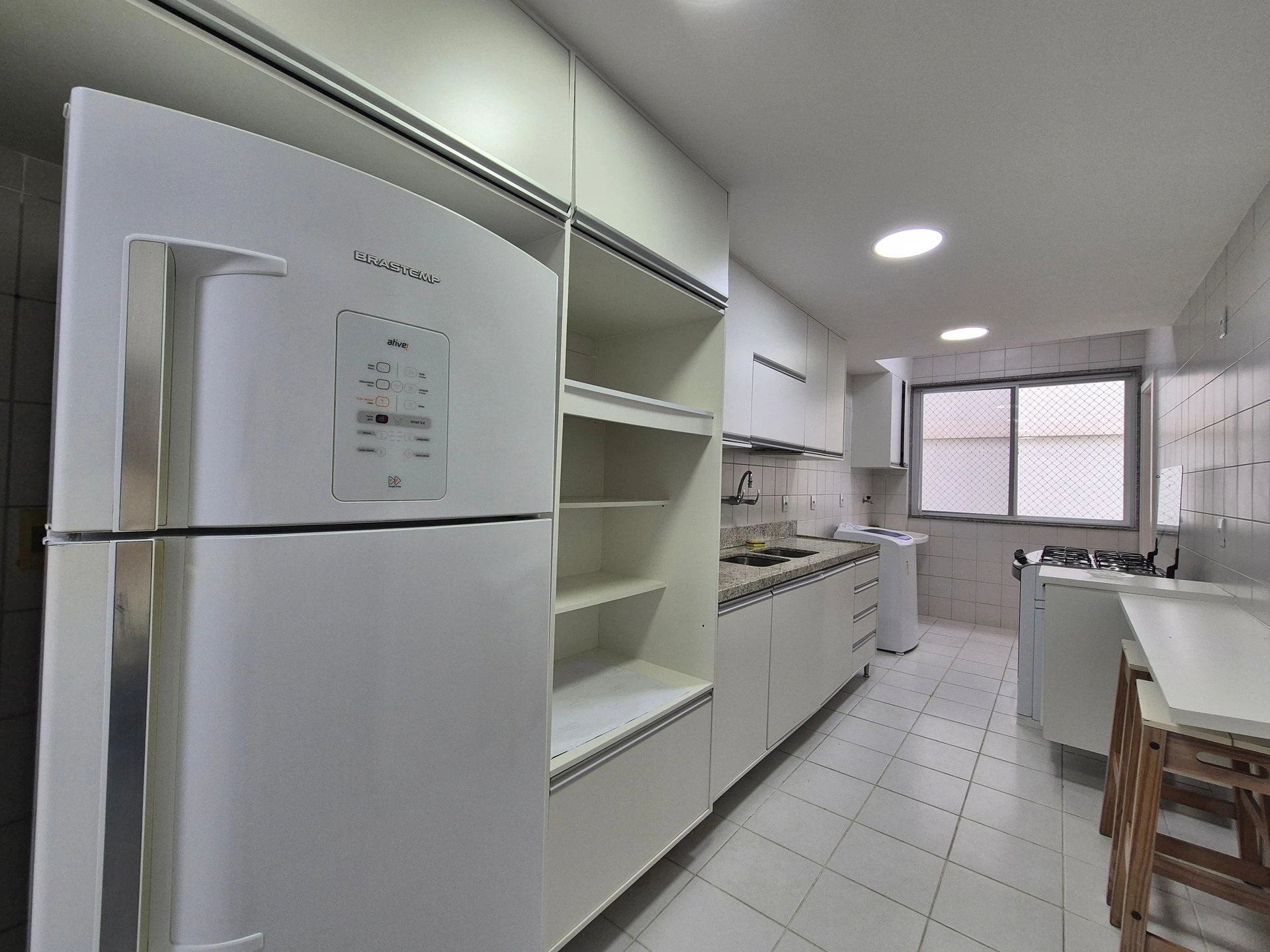 Apartamento mobiliado com 3 quartos e cozinha a gás — photo 2