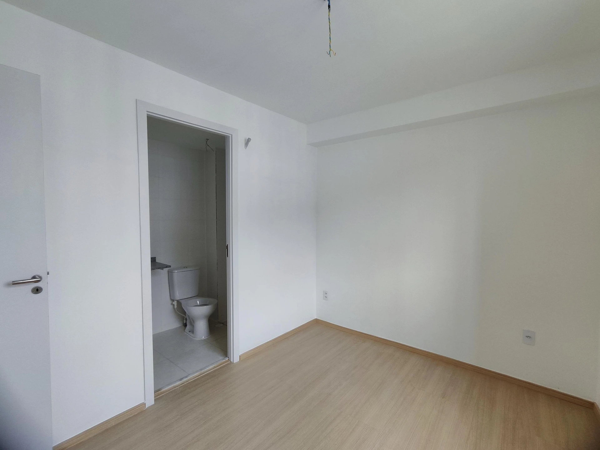 2-bedroom apartment with a balcony and 1 parking spot — photo 24