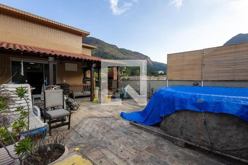Duplex penthouse with 320 m², 1 bedroom and balcony — photo 31