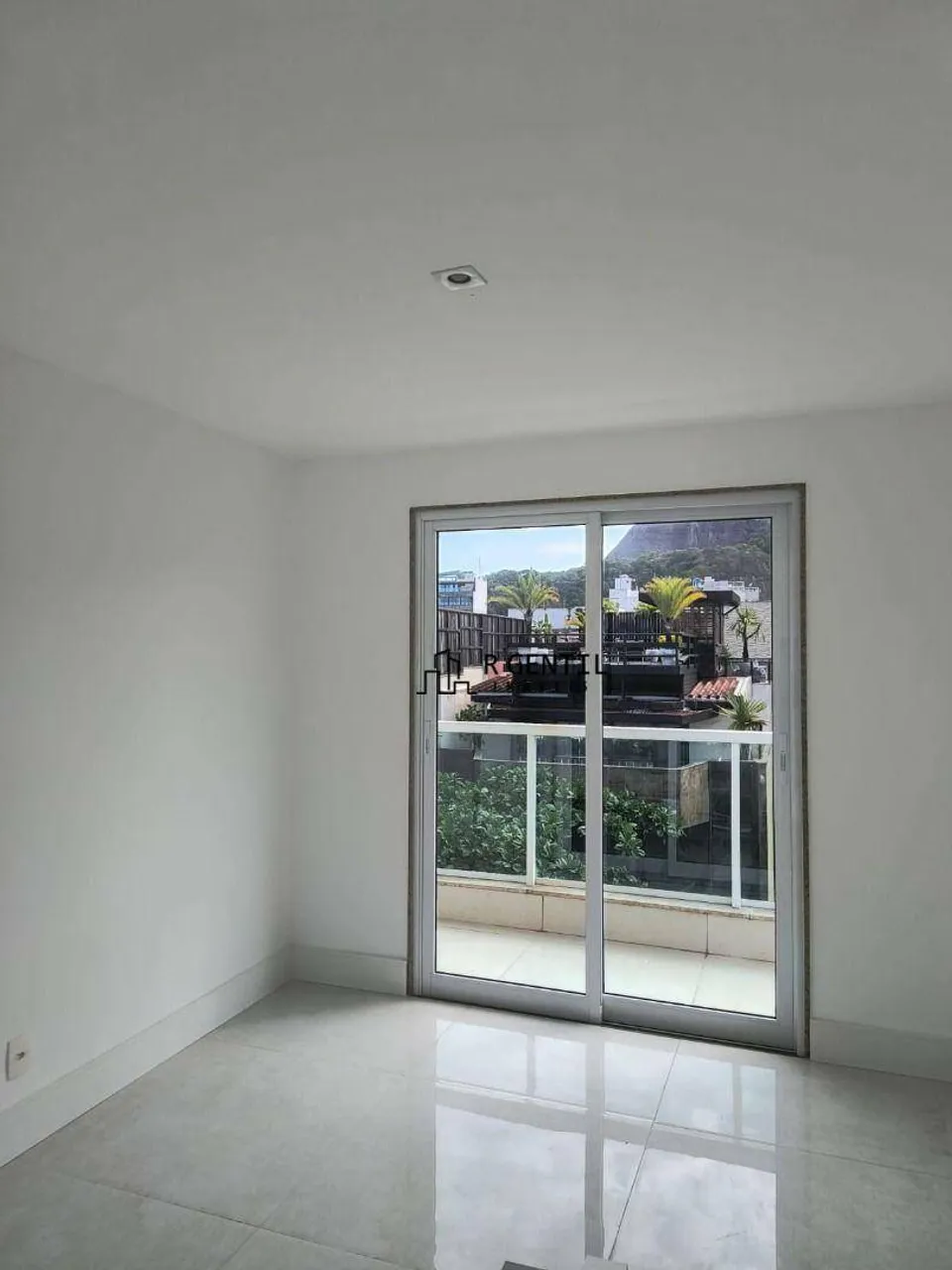 Furnished apartment with 3 bedrooms and 5 bathrooms — photo 16