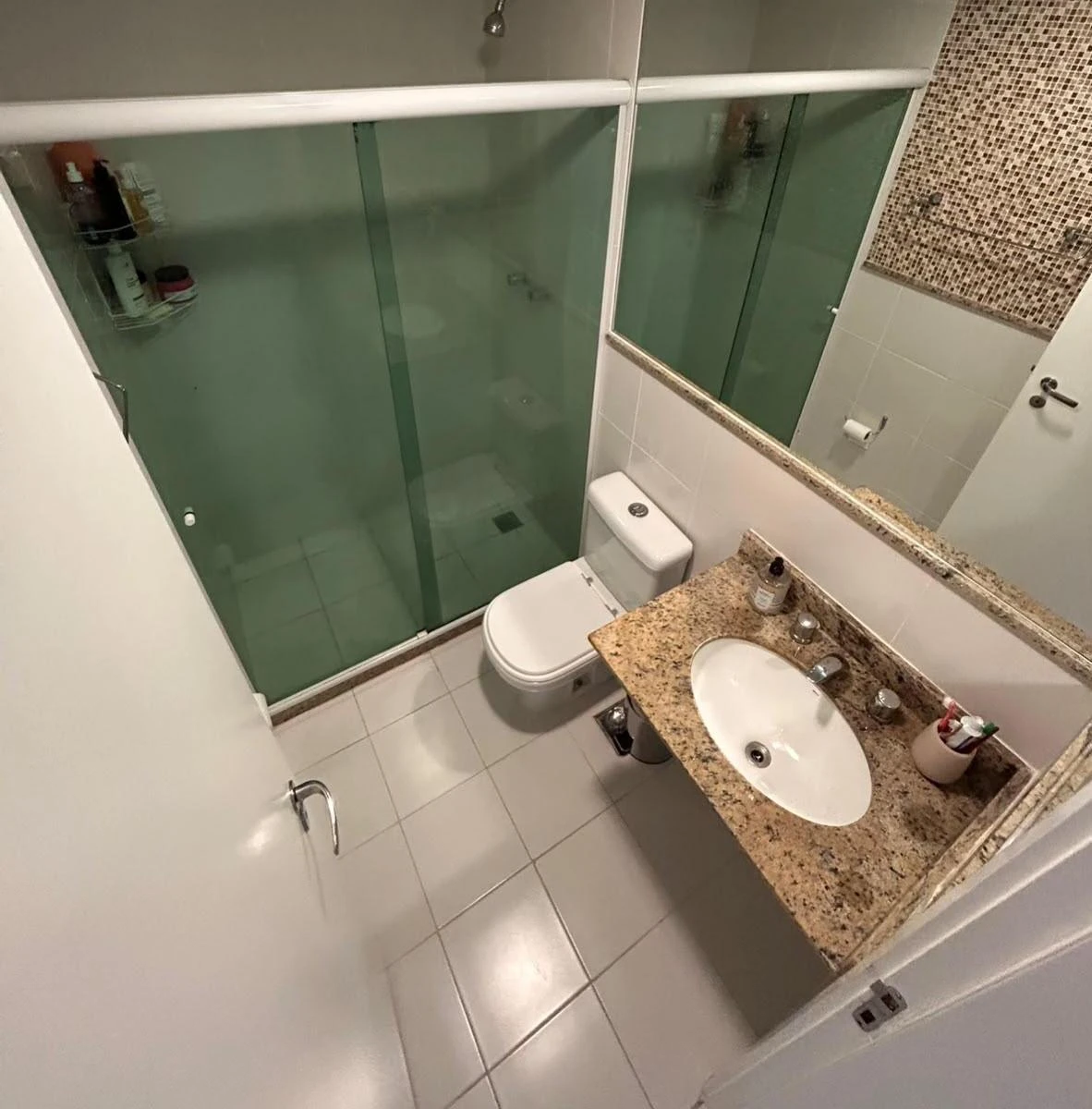 Furnished apartment with 4 bedrooms and open-plan kitchen — photo 14