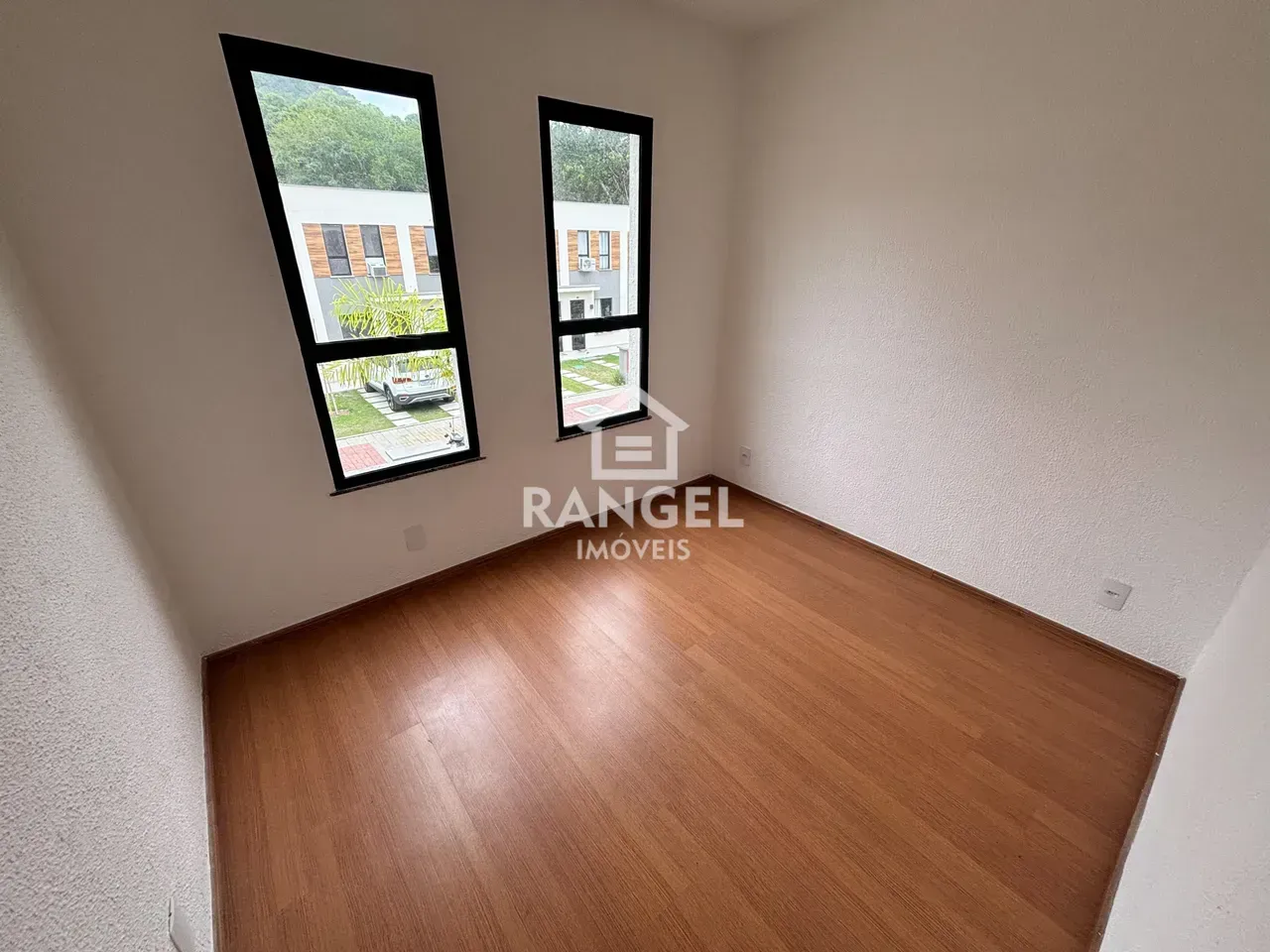 House with a private garden and a separate kitchen — photo 4