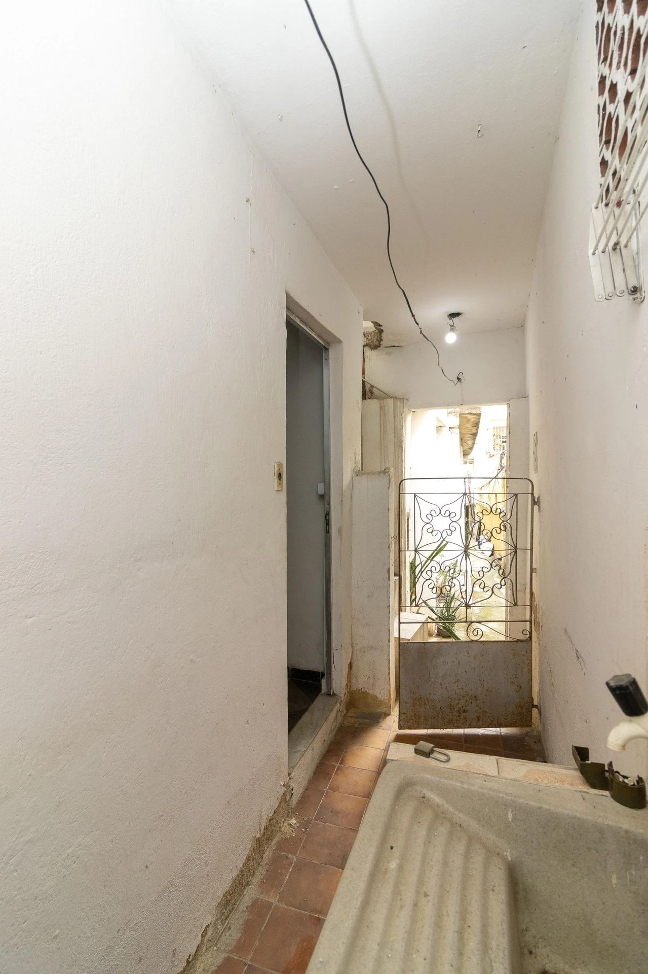 Rental house with no parking, 1 bedroom and 1 bathroom — photo 18