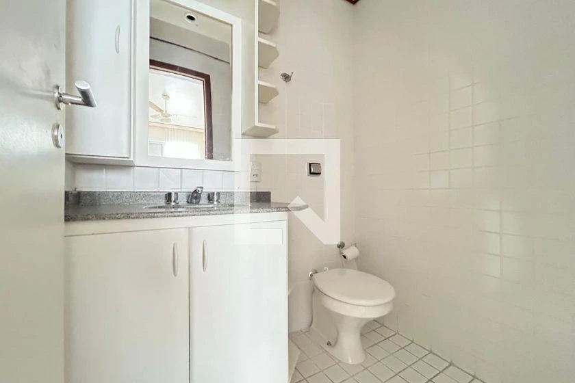 3-bedroom apartment in a building with a gym — photo 33