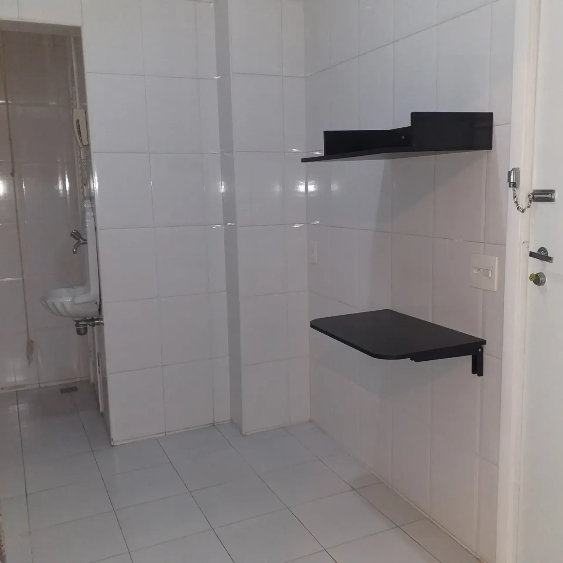 2-bedroom apartment with 3 bathrooms and glass shower — photo 28