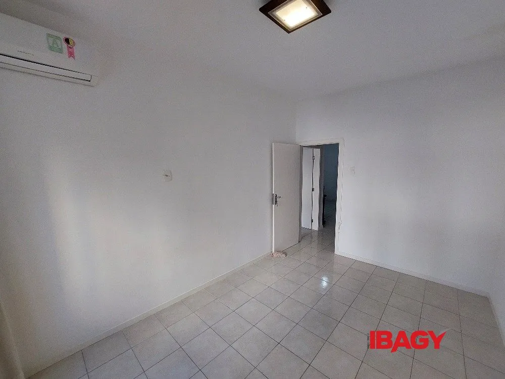 Apartamento sem mobília com 2 dormitórios e sacada — photo 6