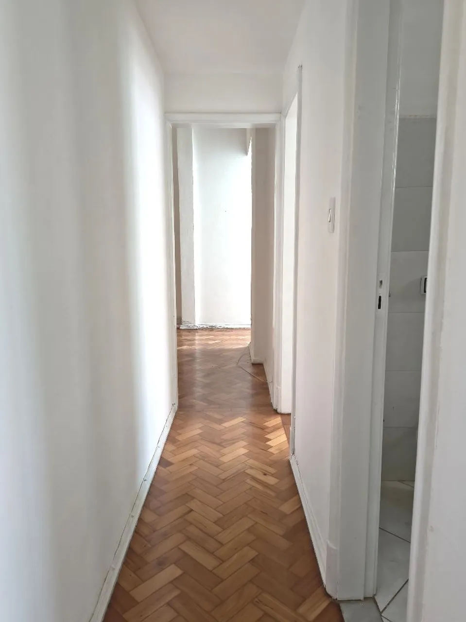 Wood or laminate floors in a 2-bedroom apartment, 72 m² — photo 2