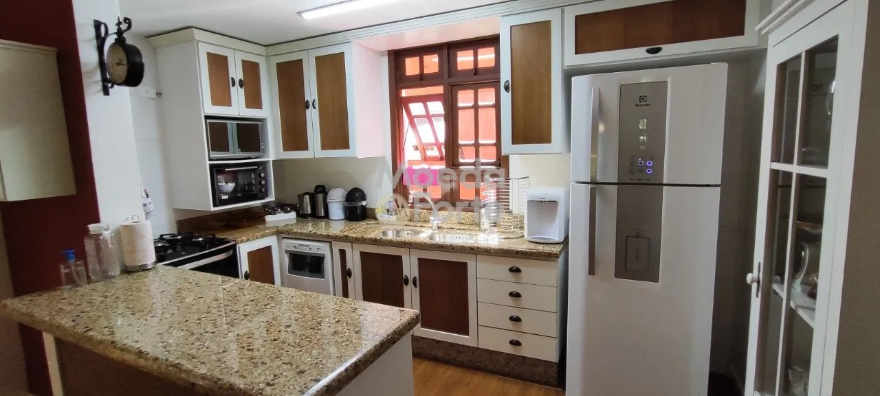 Furnished house with an open-plan kitchen and gas stove — photo 8
