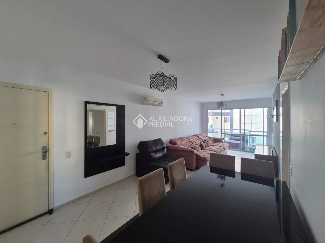 Furnished apartment with 3 bedrooms and 137 m² — photo 28