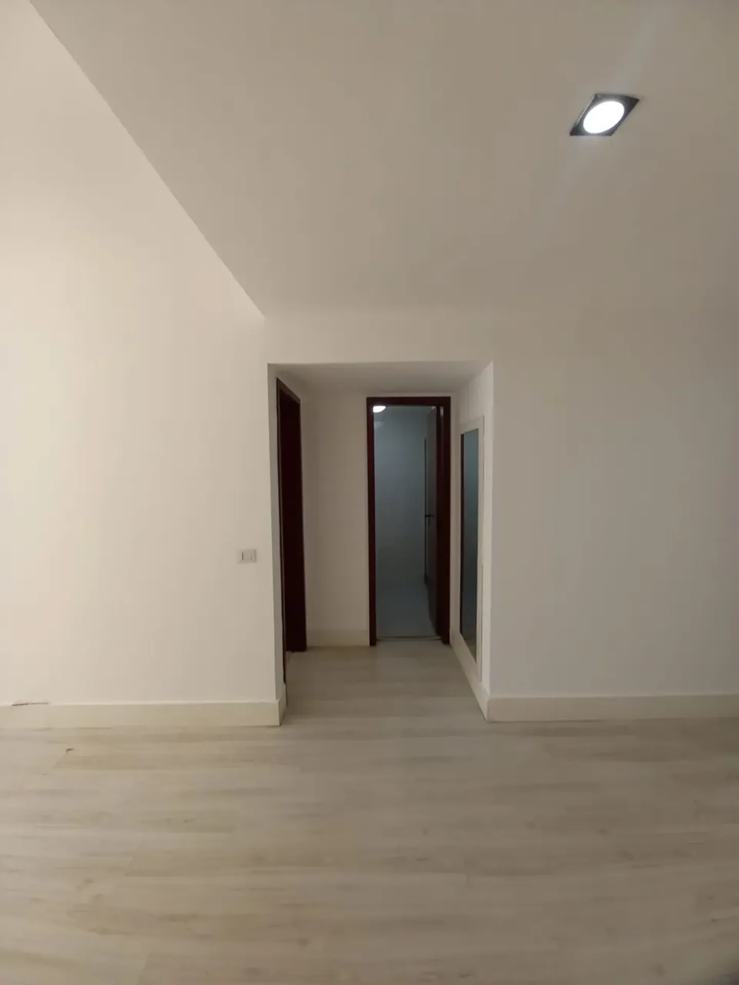 Apartment on the 10th floor with a grill on the balcony — photo 26