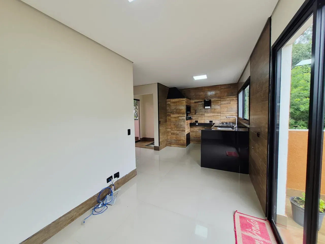 House with 3 bedrooms, 3 baths and a gas stove — photo 12