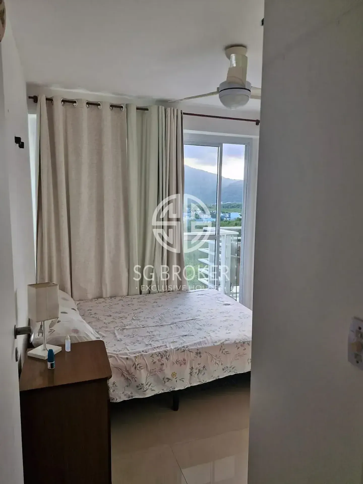 Glass-enclosed balcony in a 3-bedroom apartment, 91 m² — photo 16