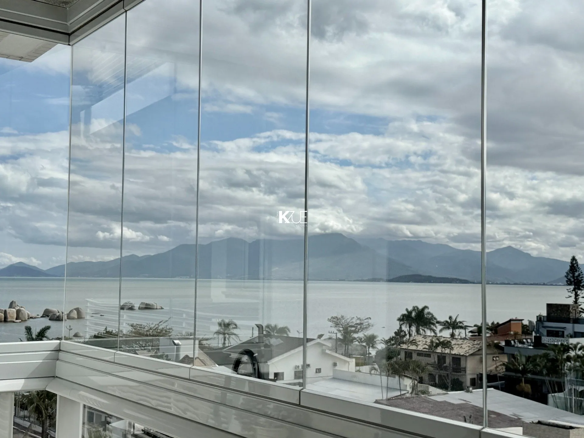 Furnished apartment, 111 m², with a water view — photo 8
