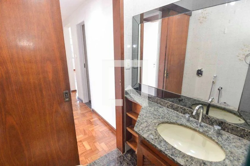 Walk-in closet in a 3-bedroom apartment, 90 m² — photo 44