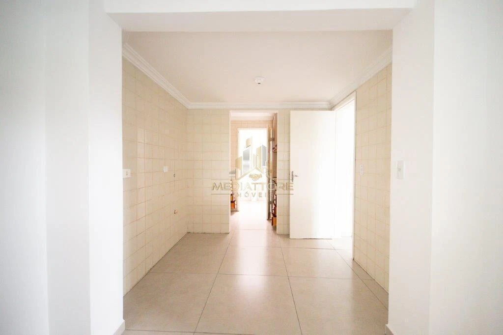 Sobrado para locação com cozinha planejada e 3 quartos