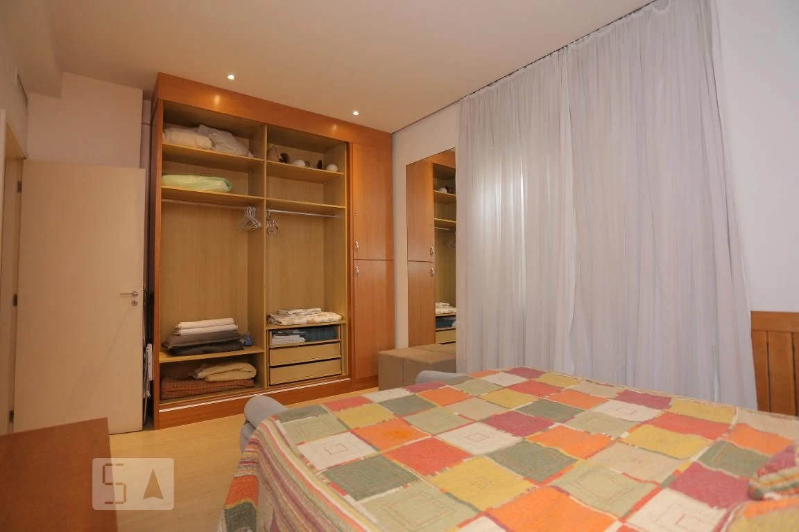 Apartamento mobiliado de 1 quarto com piscina no condomínio