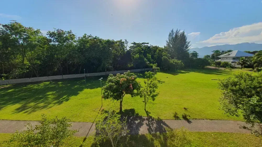 650 m² house with 6 en-suite bedrooms and 4 parking spots — photo 46