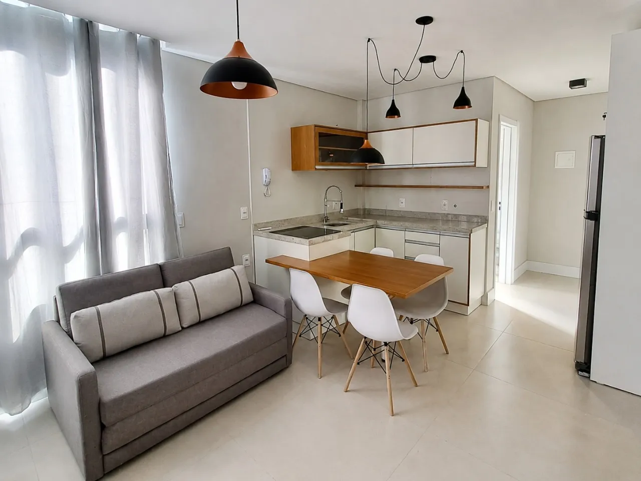 31 m² furnished studio with open-plan kitchen — photo 2