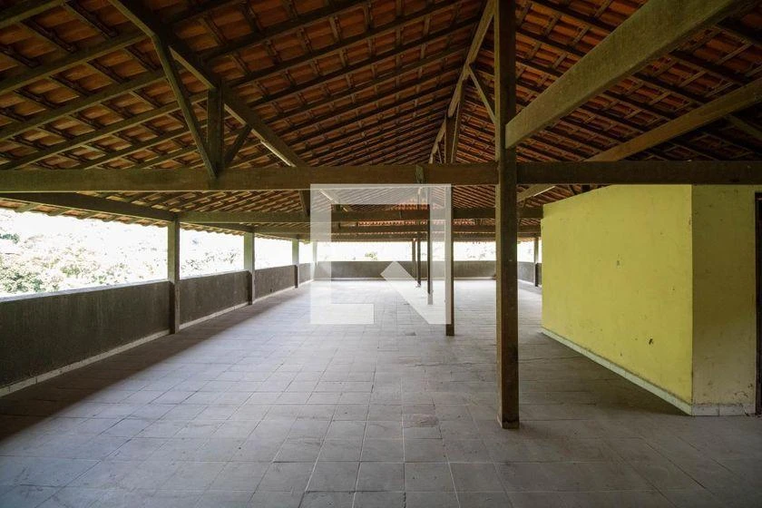 Furnished house with 4 bedrooms and 215 m² — photo 20