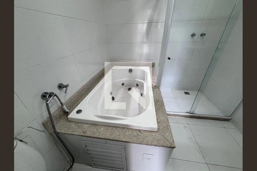 House with 4 en-suite bedrooms, 329 m² and 3 parking — photo 33