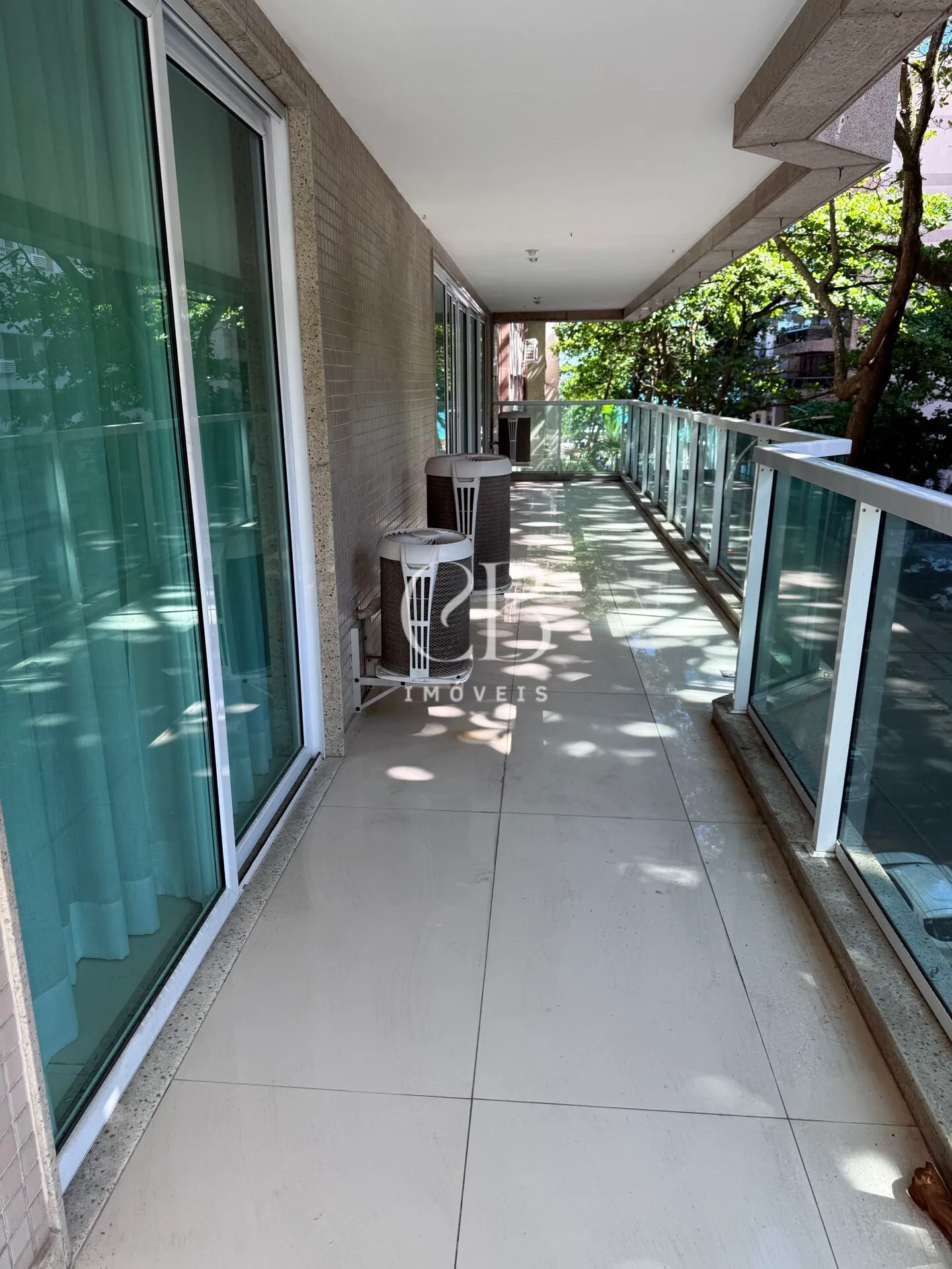 Apartment with 4 bedrooms and a balcony in great condition — photo 12