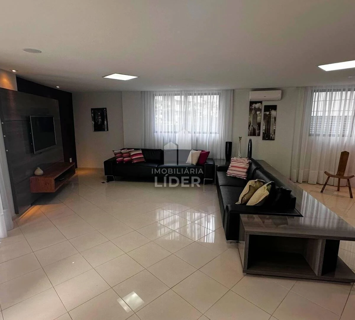 One-bedroom apartment with a bathtub in Curitiba — photo 13