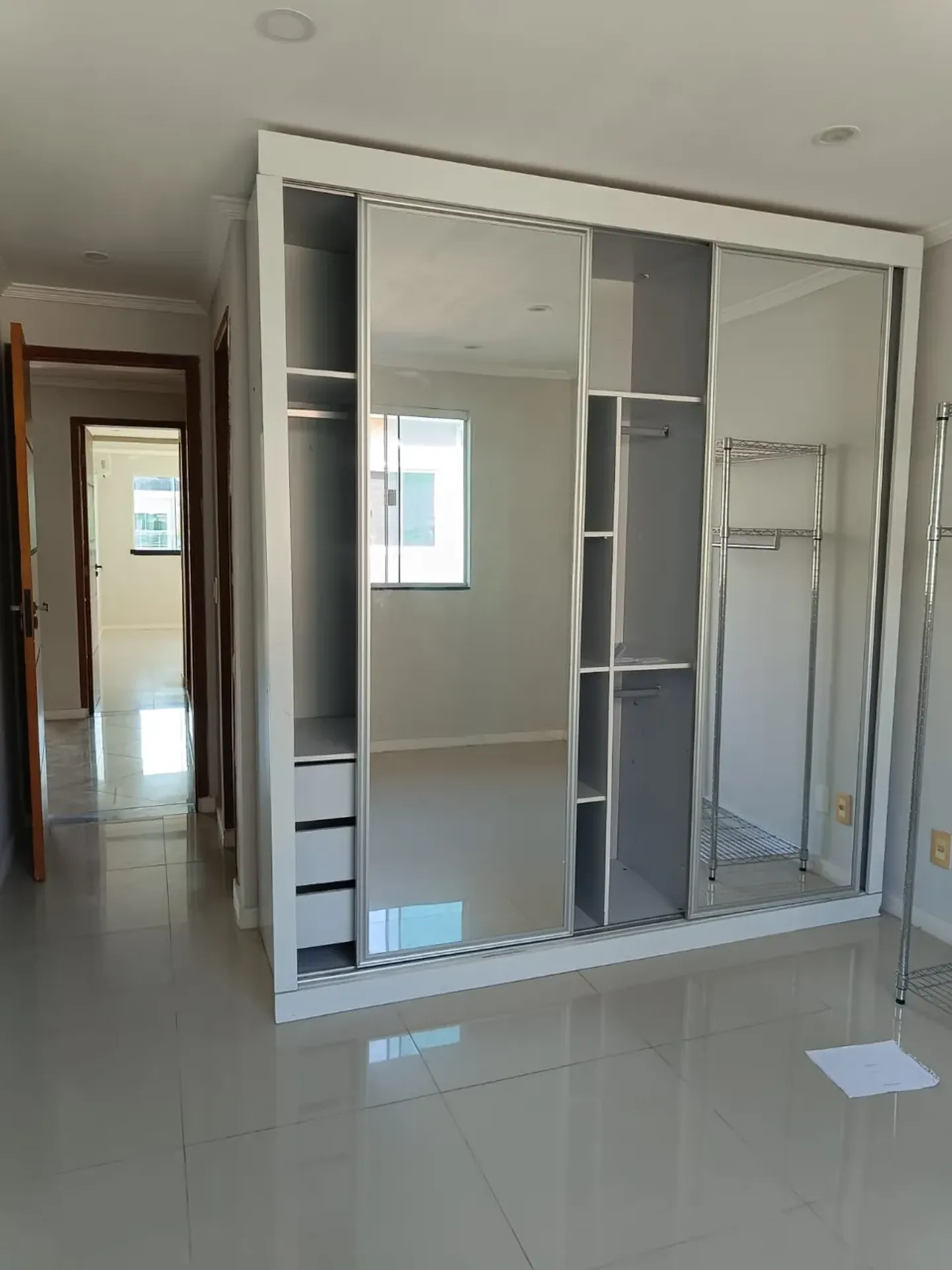 House with 4 bedrooms and 5 bathrooms — photo 23
